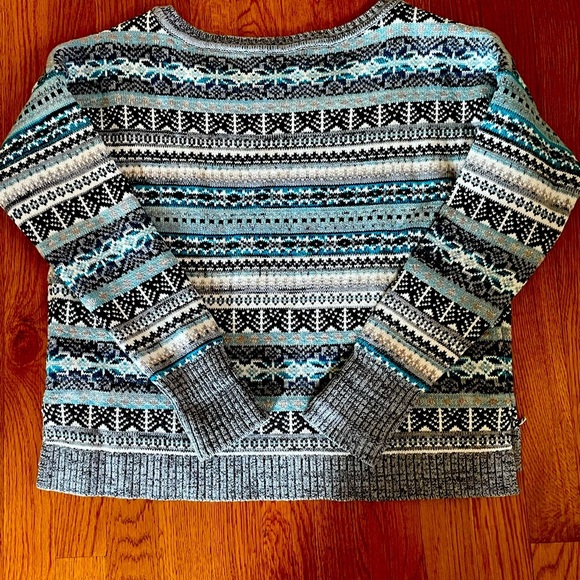 Victoria’s Secret Sweater NWOT size S/P scoop neck - Picture 2 of 6